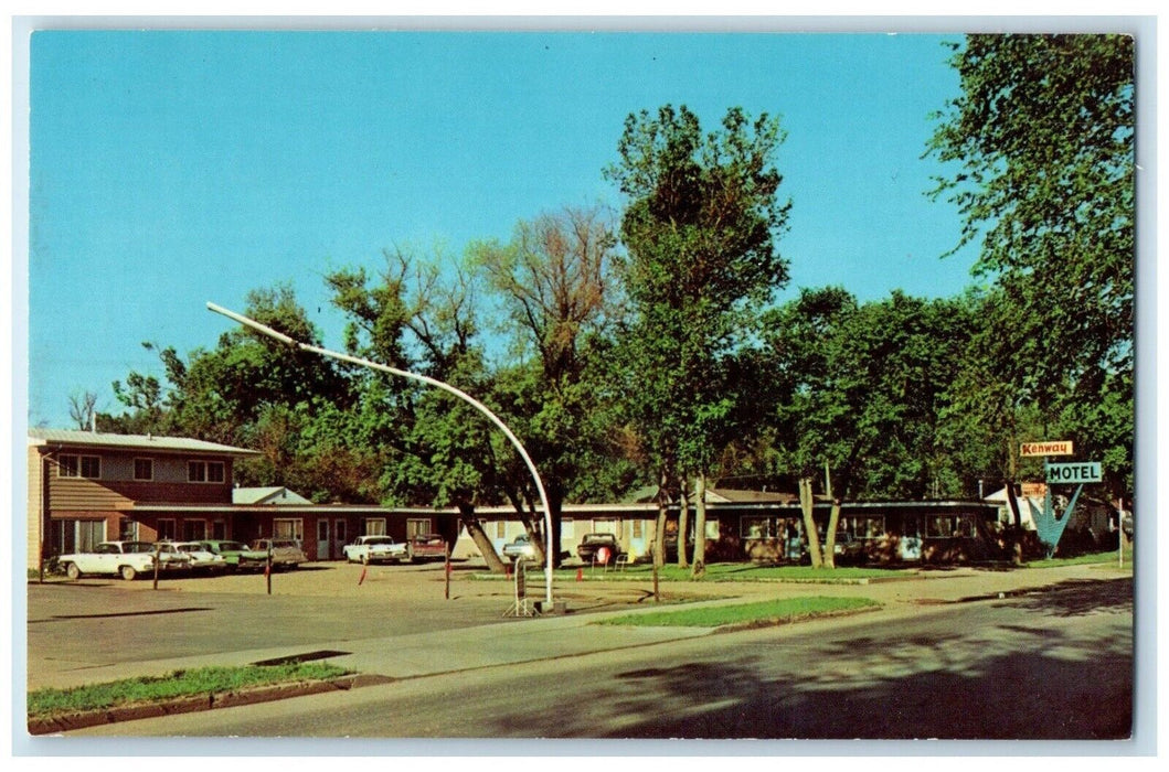 c1950's The Kenway Motel Scene Street Minot North Dakota ND Vintage Postcard
