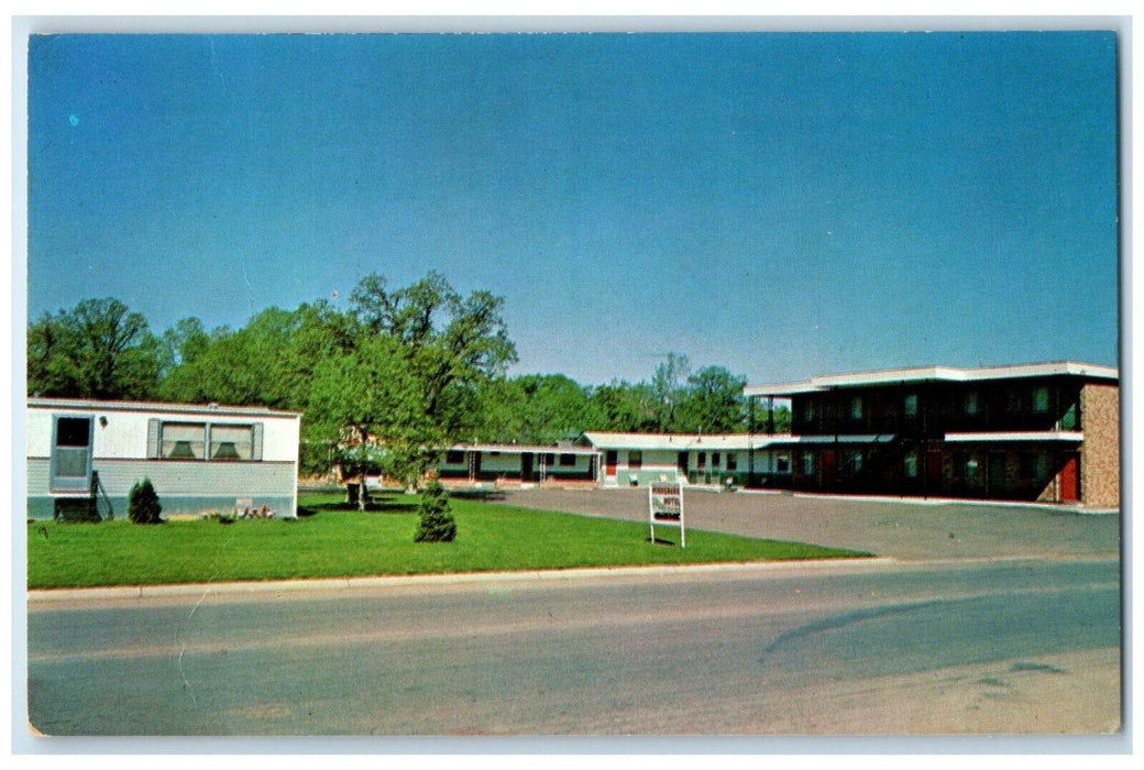 c1960's Minnehaha Hotel Roadside Spearfish South Dakota SD Vintage Postcard