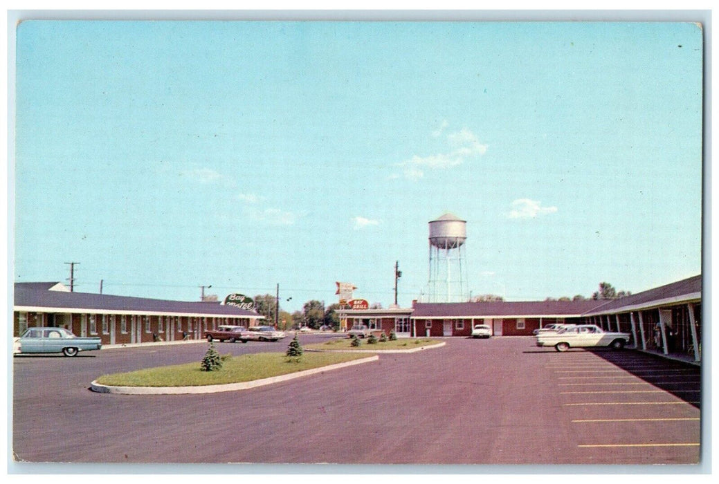 c1950's Bay Motel Water Tower Cars Scene Green Bay Wisconsin WI Vintage Postcard