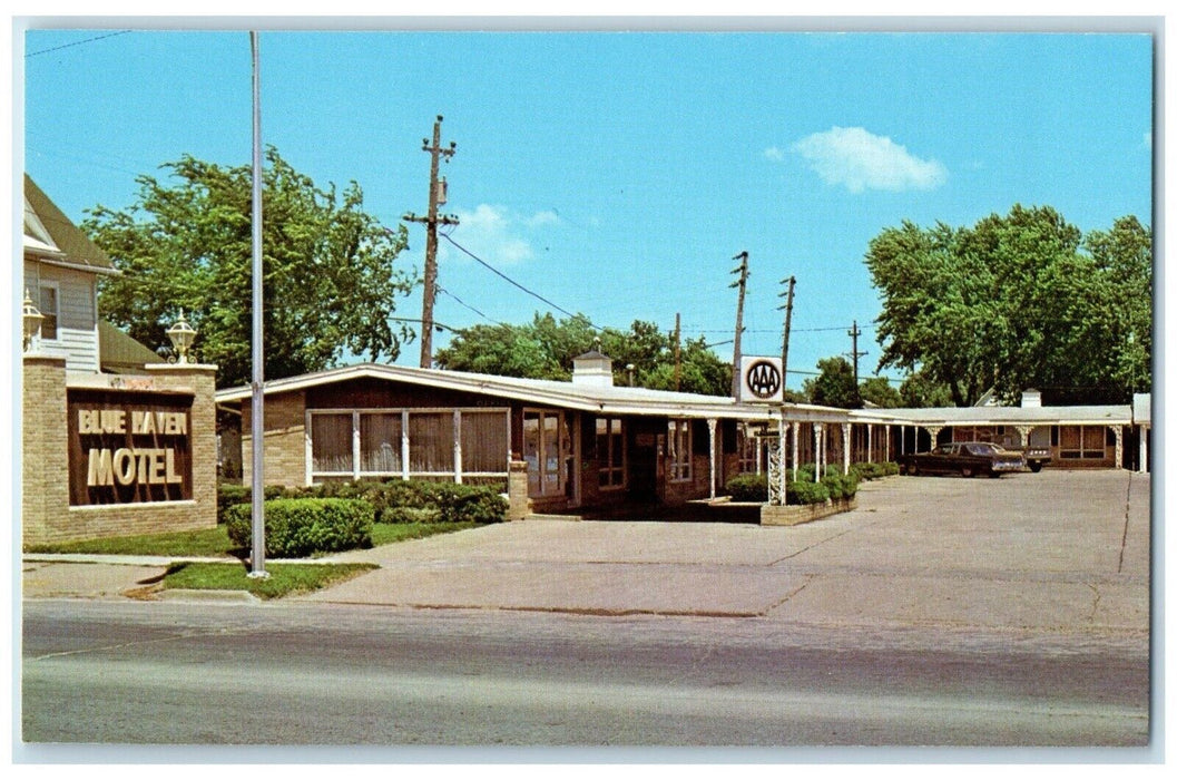 c1950's Blue Haven Motel Roadside Osceola Iowa IA Unposted Vintage Postcard