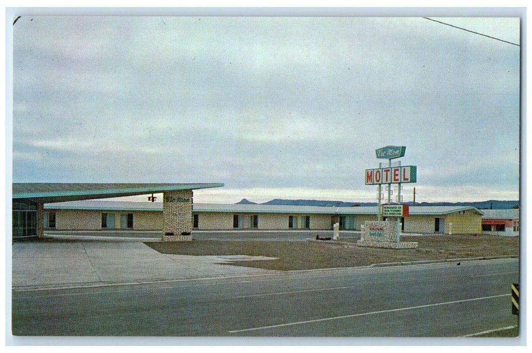 c1950's Vic Mon Motel Roadside Raton New Mexico NM Unposted Vintage Postcard