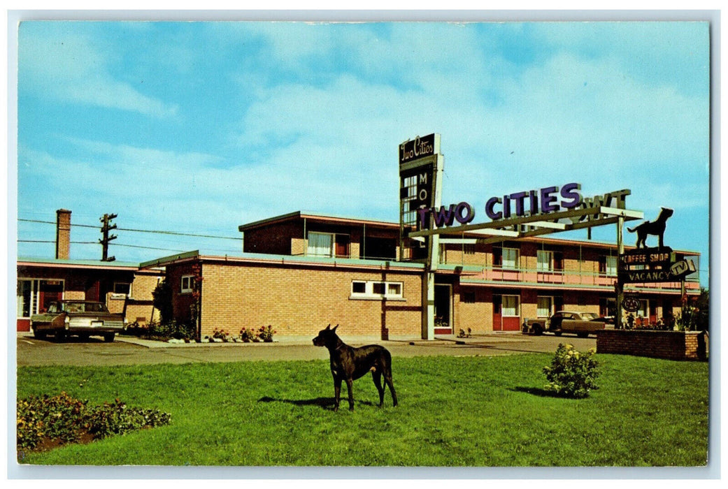c1950's Lancer Everybody's Pal at Two Cities Motel Fort William Canada Postcard