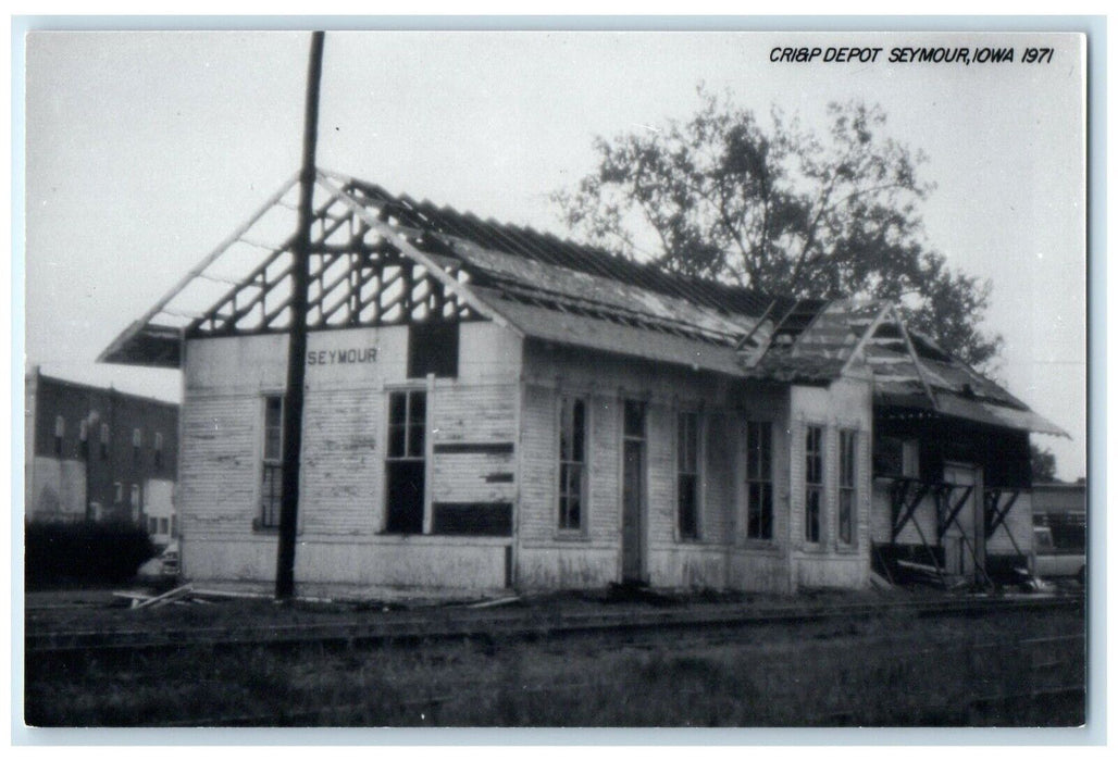 c1971 Cri&P Depot Seymour Iowa Exterior Train Depot Station RPPC Photo Postcard
