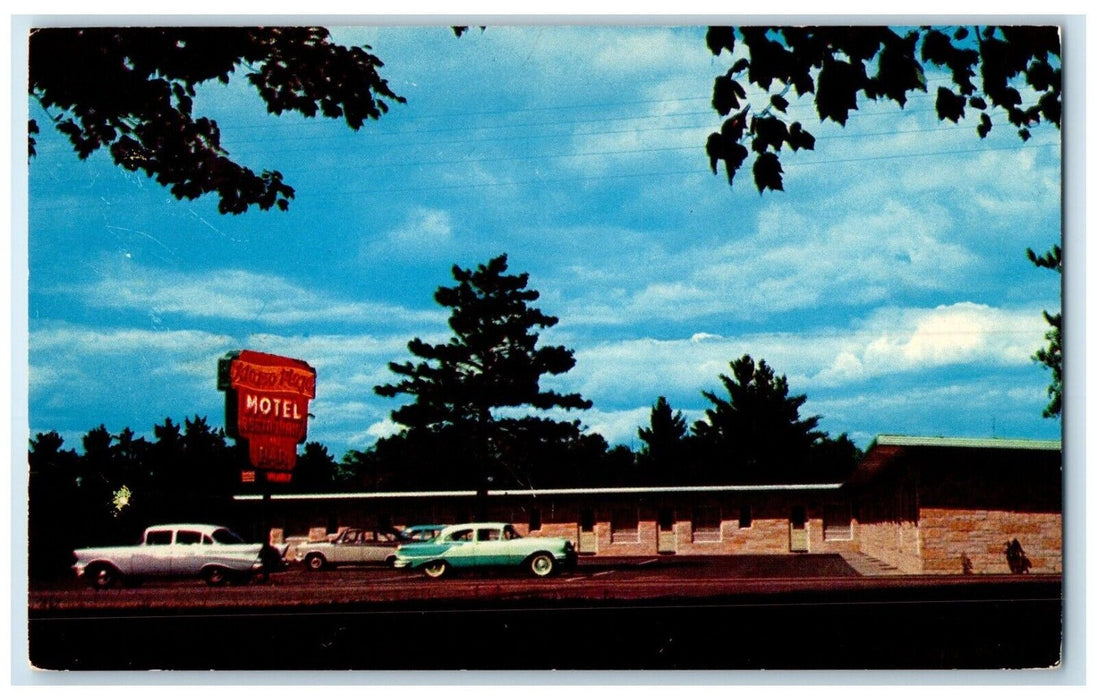 c1950's Alamo Plaza Motel Roadside Cars Tomahawk Wisconsin WI Vintage Postcard