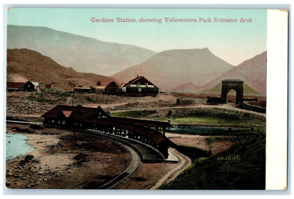 c1910 Gardiner Station Yellowstone Park Entrance Arch Wyoming Vintage Postcard