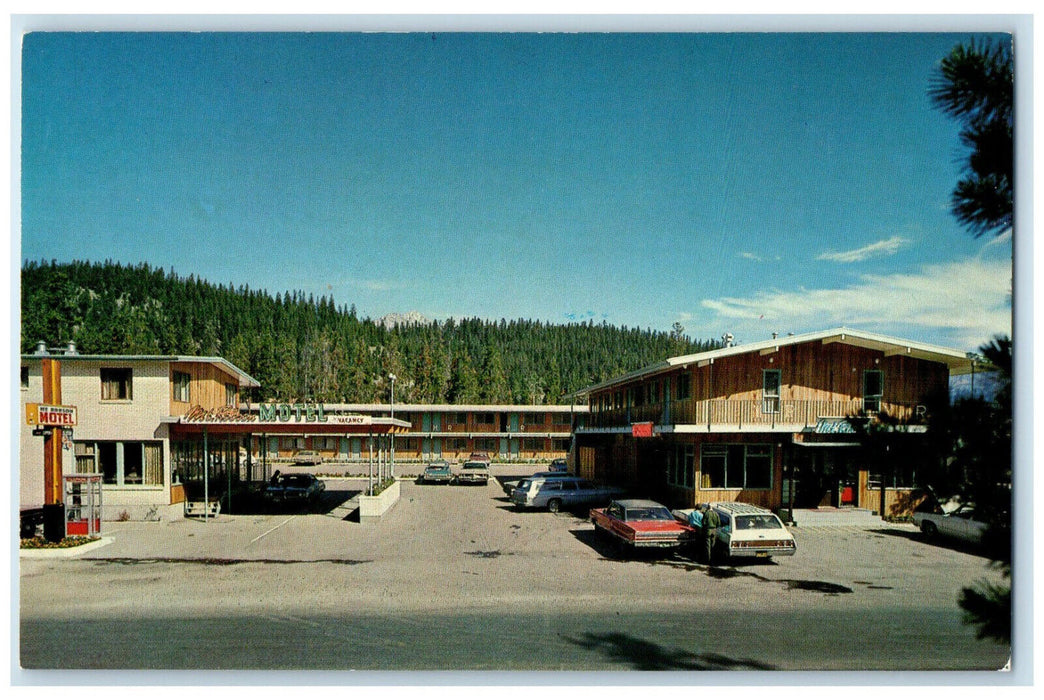 c1950's Mount Robson Motel Jasper National Park Alberta Canada Postcard