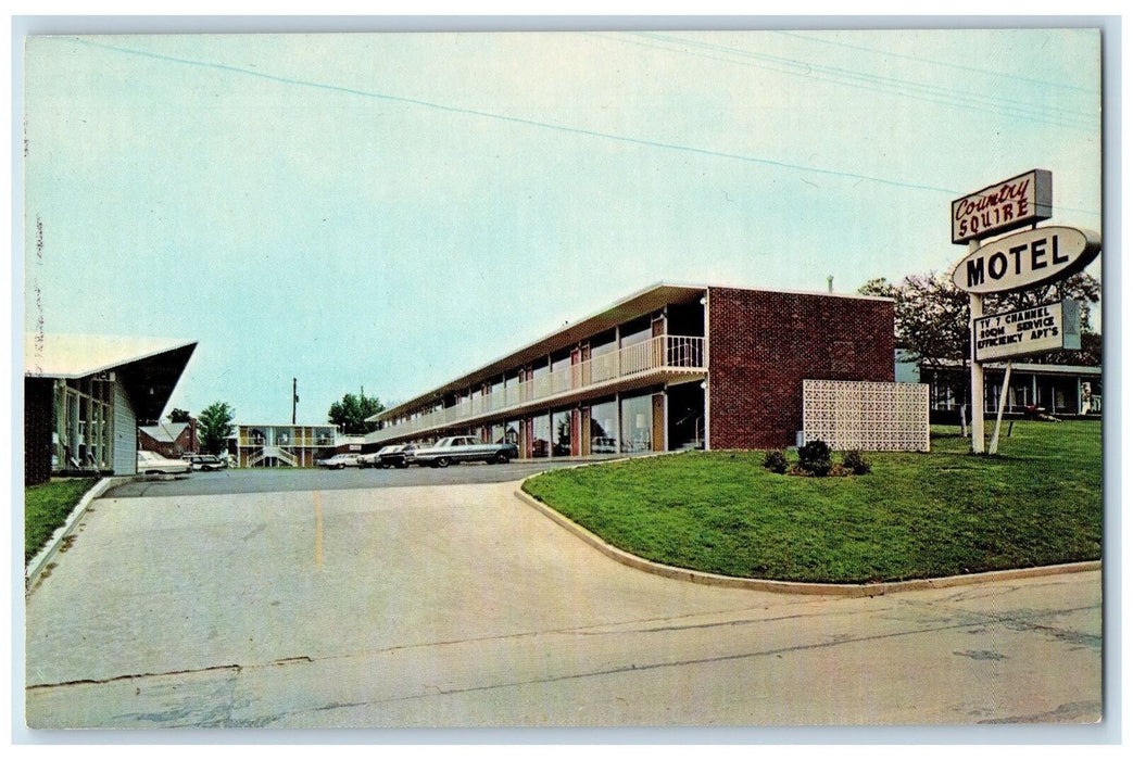 Country Squire Motel Swimming Pool Winchester Kentucky KY Vintage Postcard