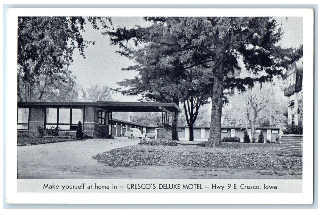 1940 Exterior View Cresco Deluxe Motel Building Cresco Iowa IA Unposted Postcard