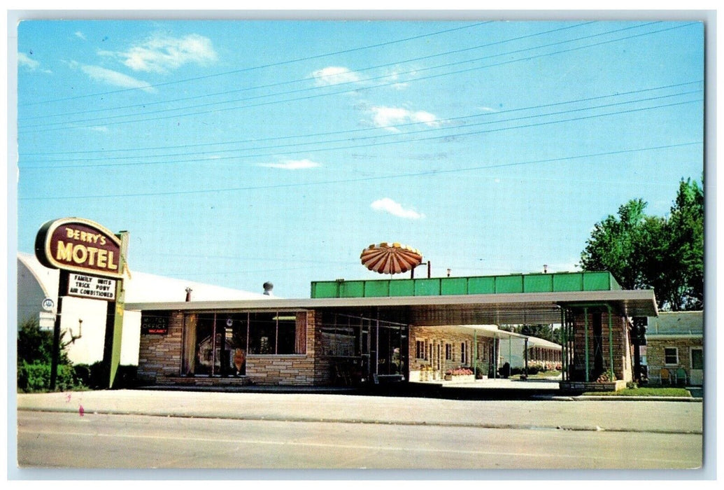 1963 Berry's Motel Roadside Fremont Blair Nebraska NE Posted Vintage Postcard