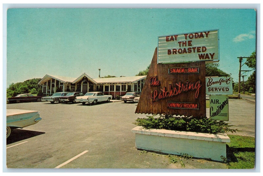 c1950 The Latchstring Restaurant Snack Bar Parking Cars Niantic CT Postcard