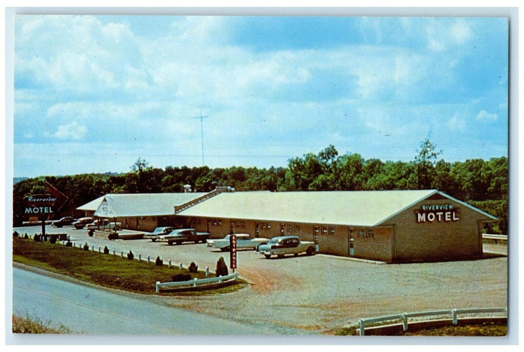 c1950's Riverview Motel Cars Roadside Mammoth Spring Arkansas AR Postcard