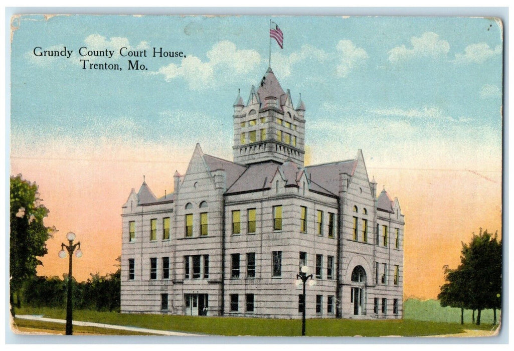 c1910 Roadside View Grundy County Court House Trenton Missouri Unposted Postcard