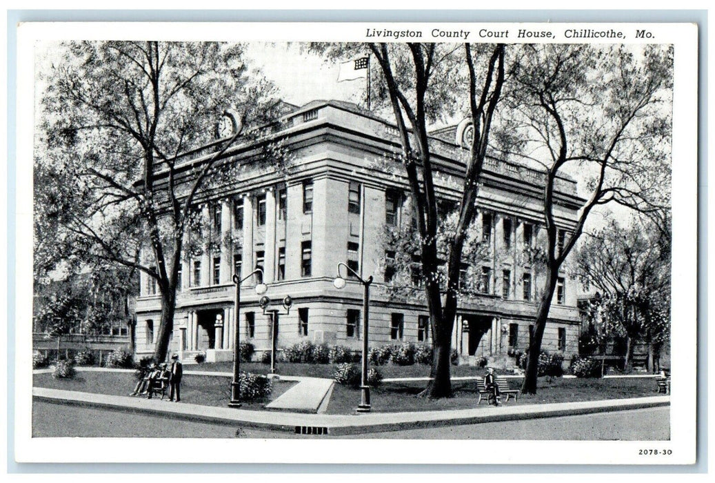 c1940 Livingston County Court House Bench Chillicothe Missouri Vintage Postcard