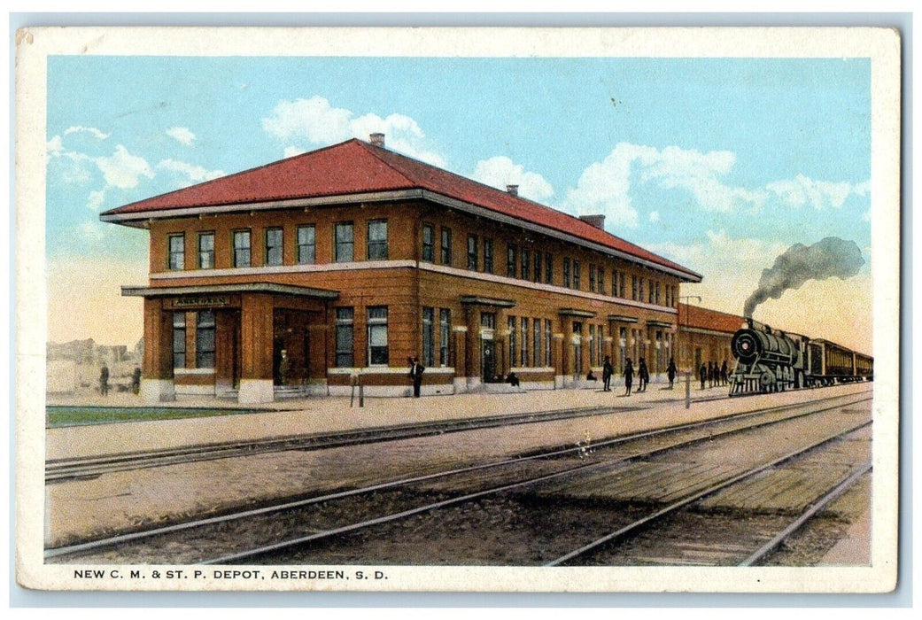 c1920 New CM ST. Depot Aberdeen Chicago Milwaukee St. Paul South Dakota Postcard