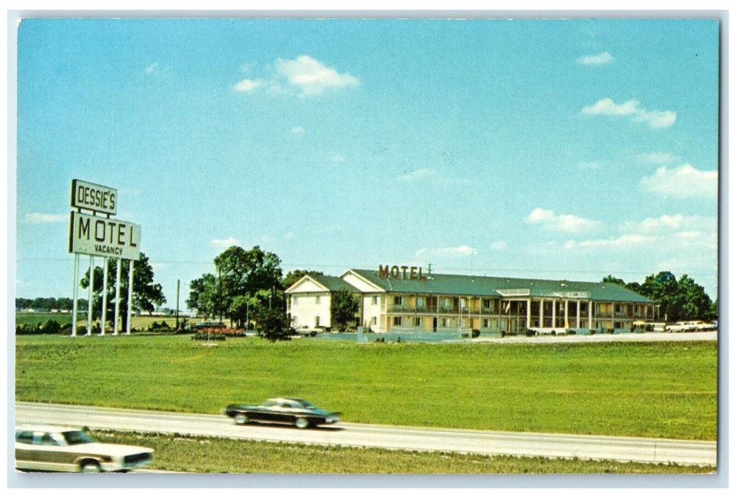 c1950's Dessie's Motel Cars Tipp City Ohio OH Unposted Vintage Postcard