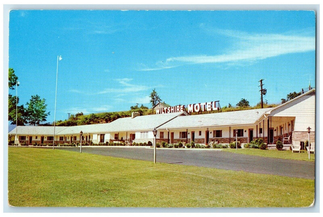 c1960's Wiltshire Motel Breezewood Pennsylvania PA Unposted Vintage Postcard