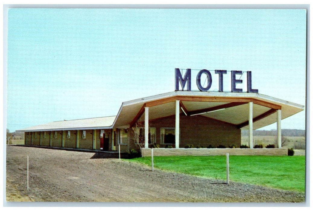 c1960's Kingsville Motel Kingsville Ohio OH, Dirt Road Unposted Vintage Postcard