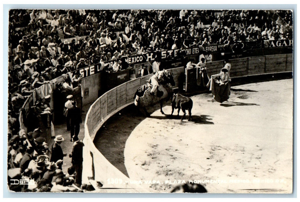 c1940's Una Vara Plaza Monumental Mexico City Mexico RPPC Photo Postcard