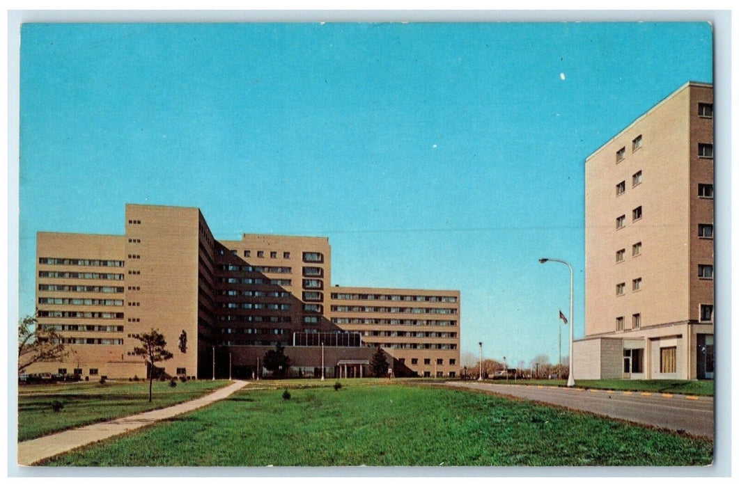 c1960 William Beaumont Hospital Medical Building Road Detroit Michigan Postcard