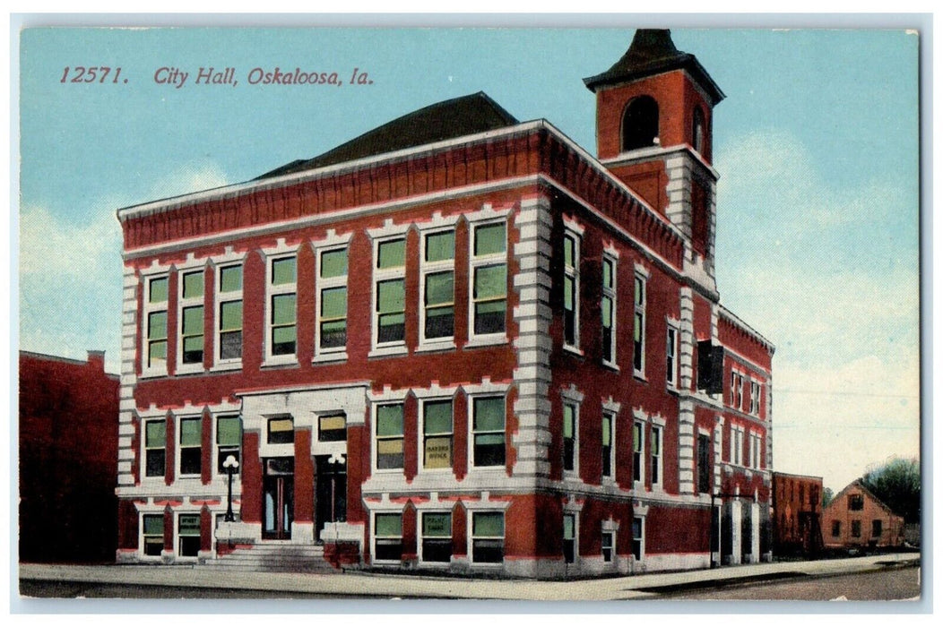 1914 City Hall Building Scene Street Oskaloosa Iowa IA Posted Antique Postcard