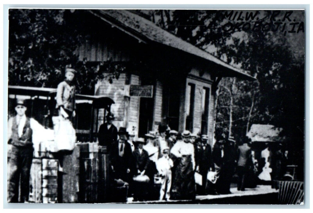 c1950's Milwaukee Railroad Station Passenger Okoboji Iowa IA Vintage Postcard