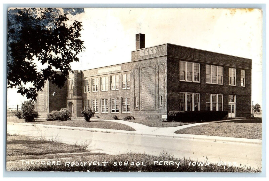 1943 Theodore Roosevelt School Building Perry Iowa IA RPPC Photo Posted Postcard