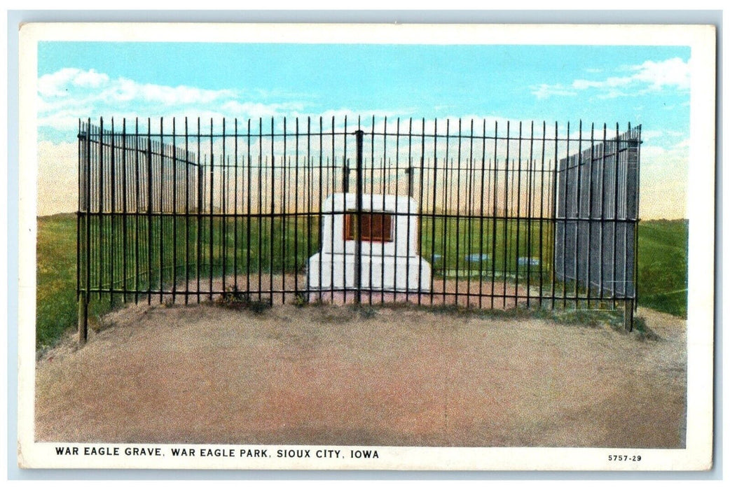 c1920 War Eagle Grave Eagle Park Monument Fence Sioux City Iowa Vintage Postcard