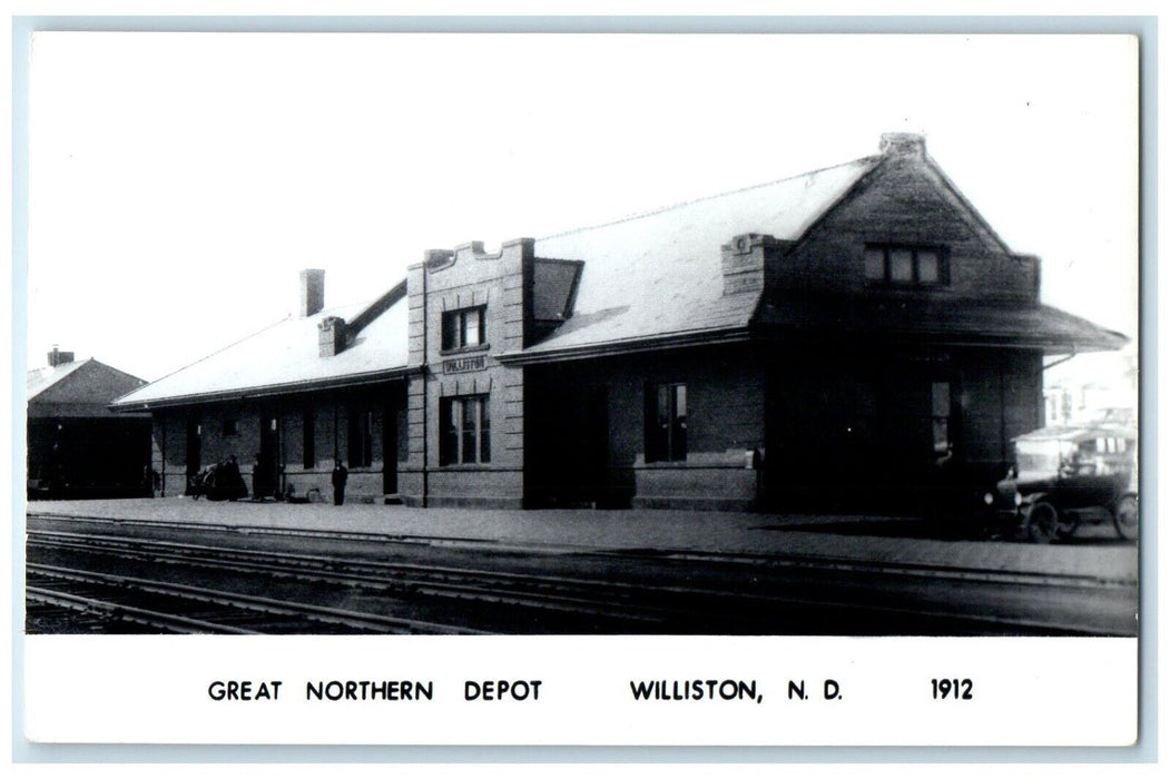 c1950's Great Northern Depot Station RR Train Williston ND RPPC Photo Postcard