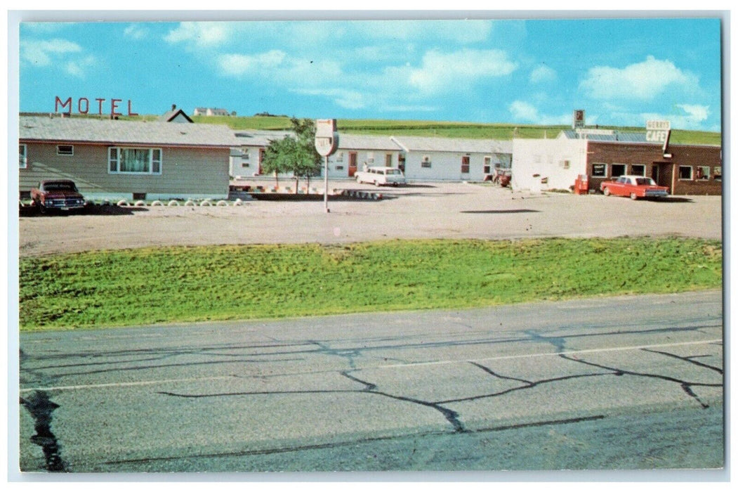 c1960 Gerry's Cafe Motel Exterior Building Drive Kennebec South Dakota Postcard