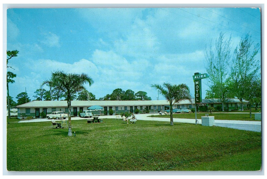 c1960's Alina Motel Roadside Scene Sarasota Florida FL Bradenton Postcard