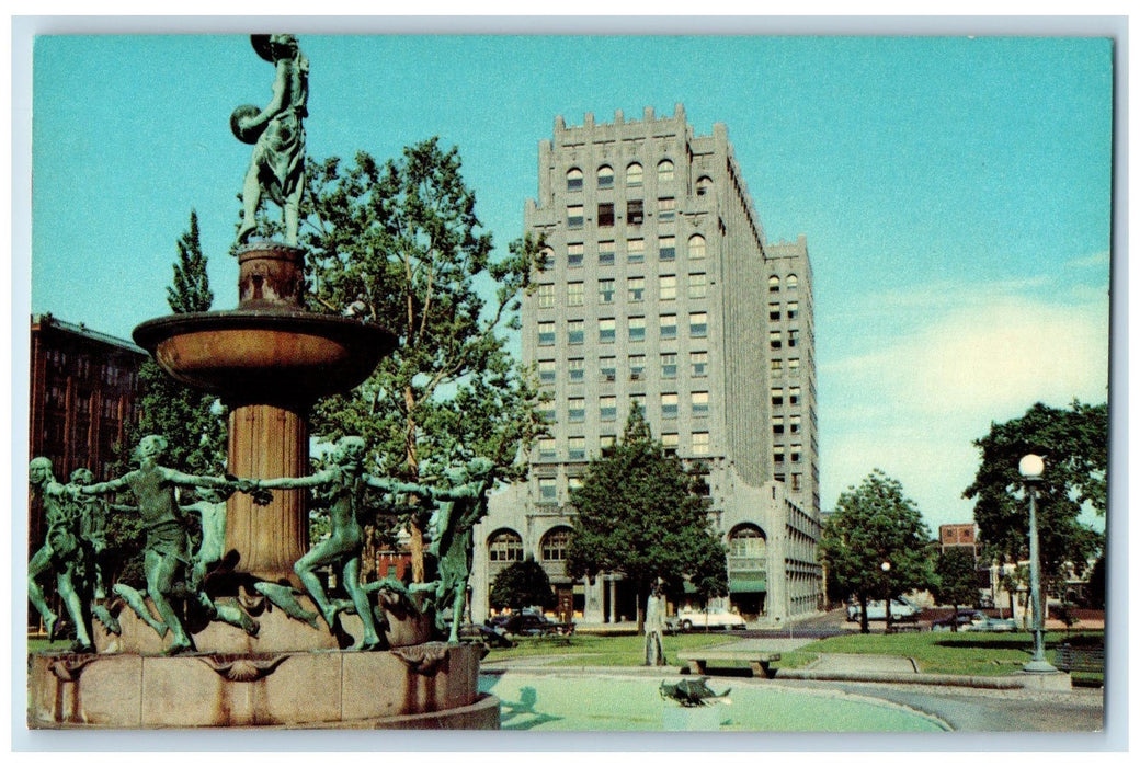 Chambers Of Commerce Building Indianapolis Indiana IN, Statue Scene Postcard