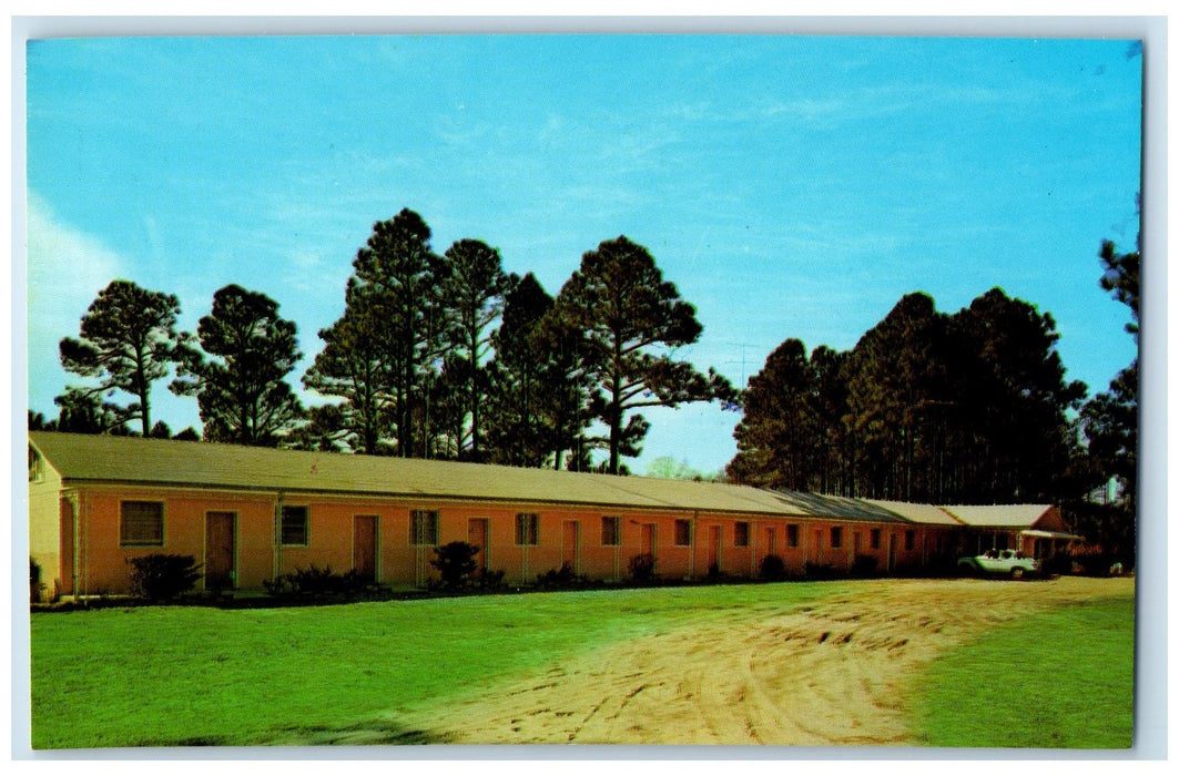 c1950 Jump's Motel Dirty Road Room Trees Front View Chauncey Georgia GA Postcard