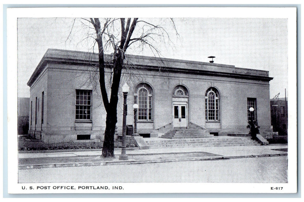 View Of U.S Post Office Portland Indiana IN, Tree Street Lamp Scene Postcard