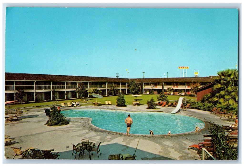 c1950 Tradewinds Motor Motel Hyatt Lodge Restaurant Swimming Fresno CA Postcard