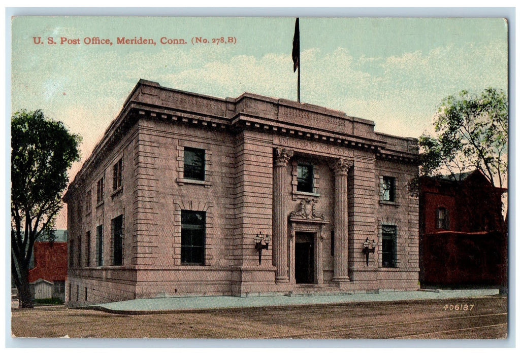 c1950 US Post Office Building Facade Railway Dirt Road View Meriden CT Postcard
