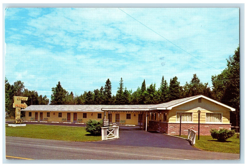 1977 Scenic Motel Cottage Entrance Restaurant Mackinaw City Michigan MI Postcard