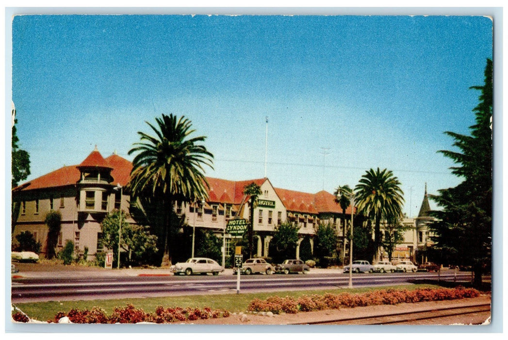 c1950 Hotel Lyndon Building Restaurant Car Park Los Gatos California CA Postcard