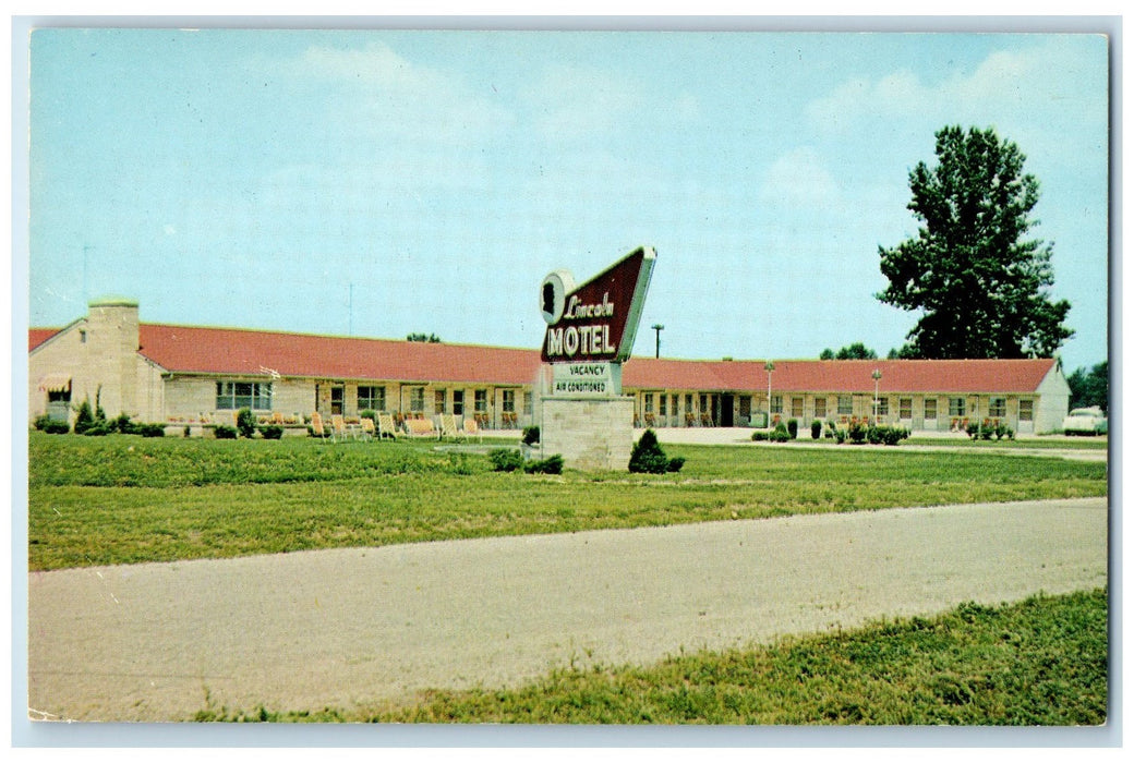 c1950 Lincoln Motel Building Restaurant Cottages Dirt Road Marshall IL Postcard