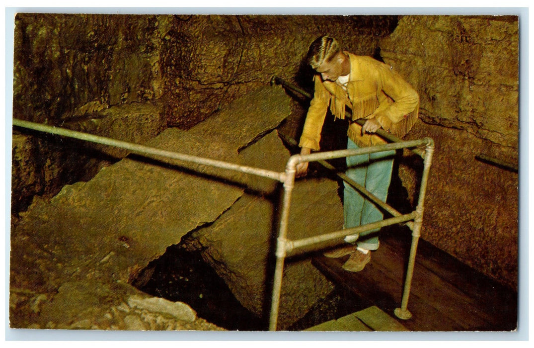 c1950's Wishing Well Niagara Cave Park Rock Wall Harmony Minnesota MN Postcard