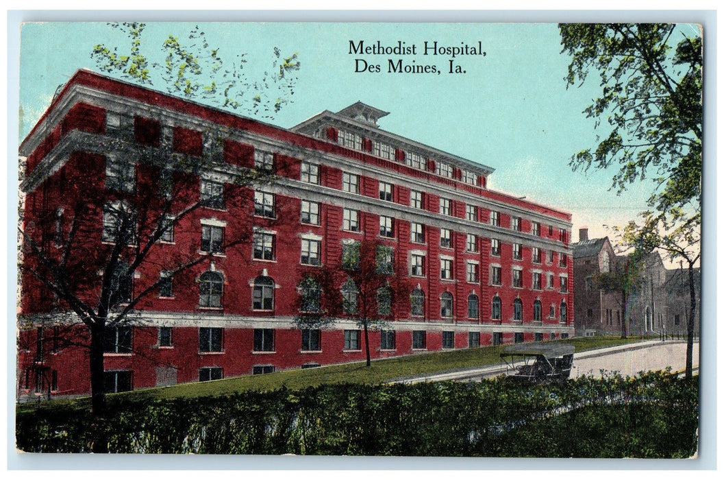 c1910 Methodist Hospital Building Classic Car Road Des Moines Iowa IA Postcard