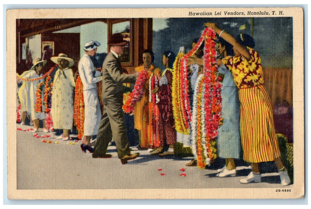 c1940's Hawaiian Women Lei Vendors Tourists View Honolulu Hawaii HI TH Postcard