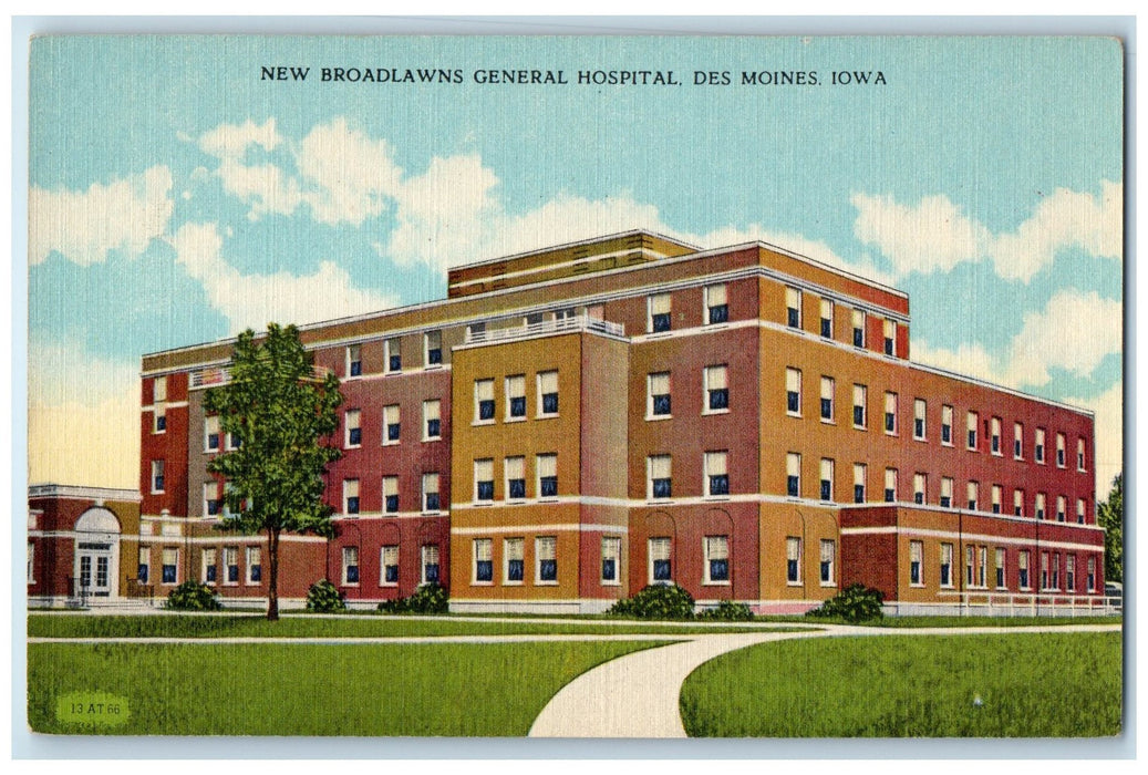 c1940s New Broadlawns General Hospital Exterior Des Moines Iowa IA Tree Postcard