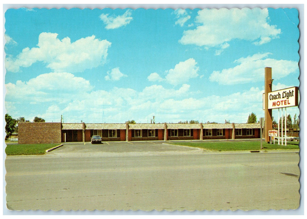 c1950's Coach Light Motel Restaurant Cottage Mitchell South Dakota SD Postcard