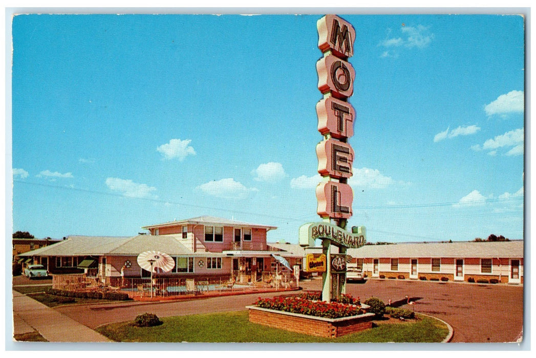 c1950 Boulevard Motel Restaurant Roadside Cottage Minneapolis Minnesota Postcard